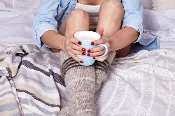 Beautiful Merry Christmas morning brunette woman drink cup sweet — Stock Photo, Image