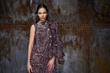 Kadın portresi office stili için iş tarzı giyim giymek 