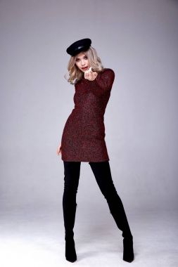 Güzel seksi kadın güzel yüz makyaj giyim moda stil bez