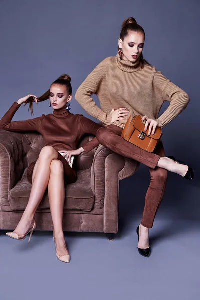 Dois sexy elegante mulher beleza moda estilo roupas casual forma — Fotografia de Stock