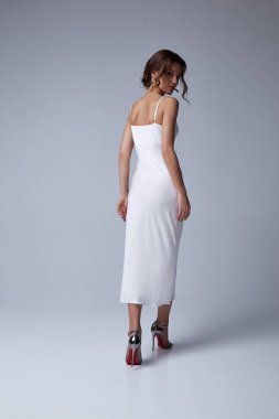 Güzel seksi kadın makyaj moda yaz koleksiyonu bez giymek