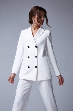 Moda güzellik modeli kıvırcık siyah saçlı tarzı güzel seksi güzel