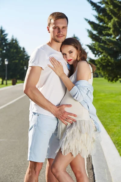 Happy Couple Love Waiting Child Pregnancy Hug Walk Summer Park — Stock Photo, Image