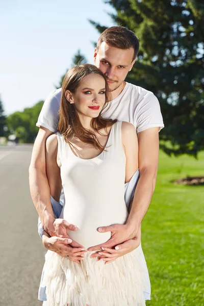 Happy Couple Love Waiting Child Pregnancy Hug Walk Summer Park — Stock Photo, Image