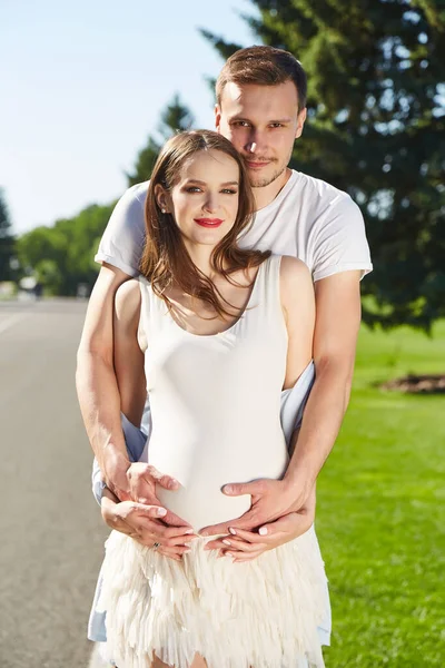 Happy Couple Love Waiting Child Pregnancy Hug Walk Summer Park — Stock Photo, Image
