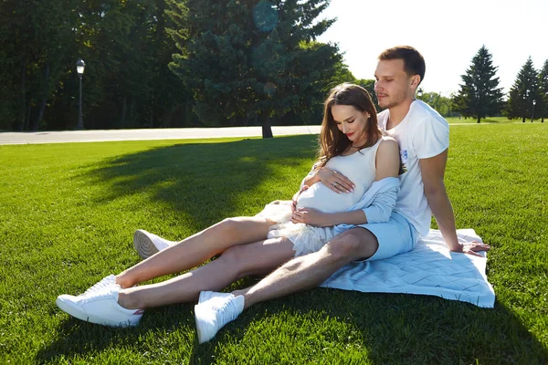 Happy Couple Love Waiting Child Pregnancy Hug Summer Park Green — Stock Photo, Image