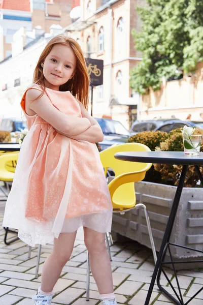 Kleine Baby Mädchen Hübsches Kind Glücklich Kindheit Tragen Mode Kleid — Stockfoto