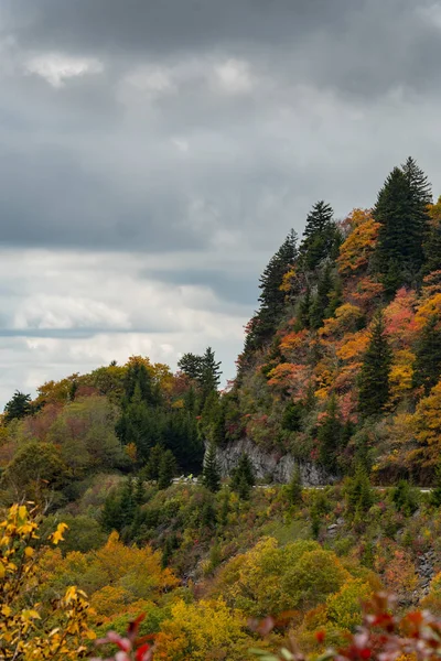 Motocykly zabočení na Blue Ridge Parkway — Stock fotografie