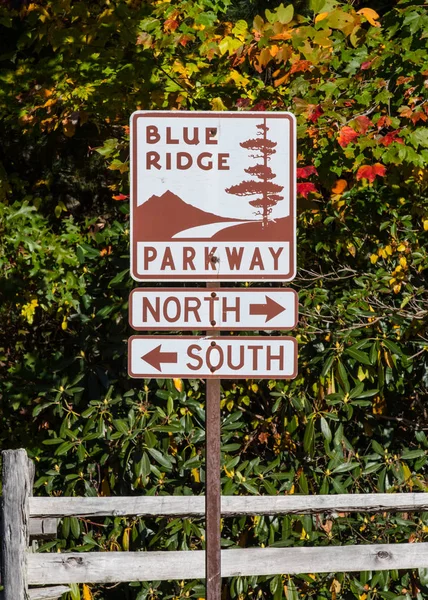Parkway Directional Sign — Stock Photo, Image