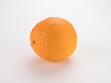 Beyaz üzerine izole edilmiş turuncu