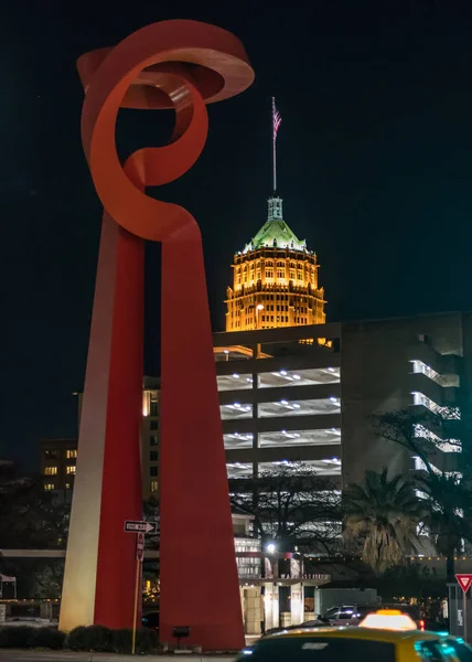 Tocha da Amizade Estátua à Noite — Fotografia de Stock