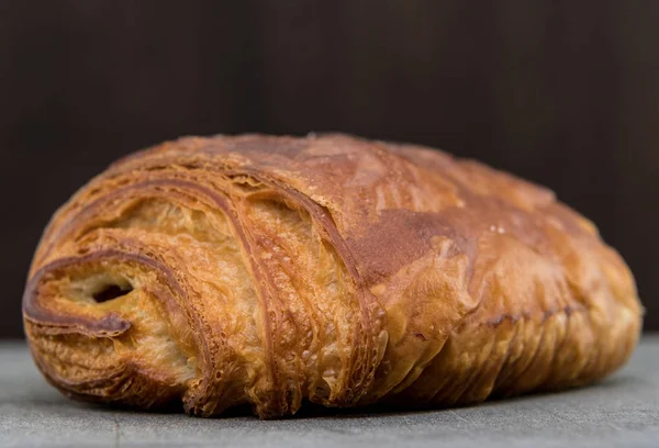 Vista Diagonal do Croissant Chocolate — Fotografia de Stock