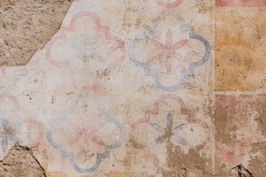 Orijinal desen eski İspanyolca görevde boyalı