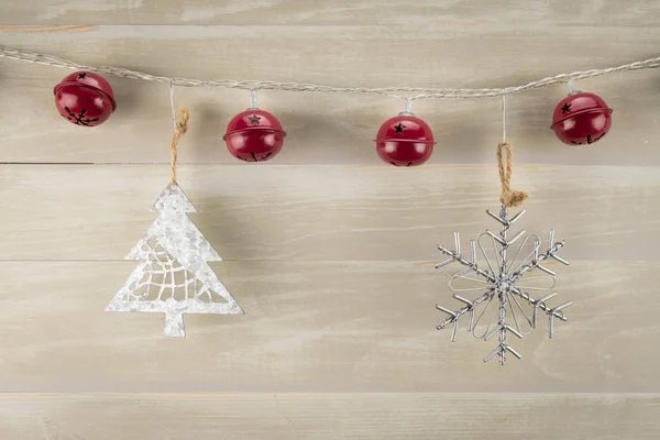 Campanas rojas con árbol y copo de nieve —  Fotos de Stock