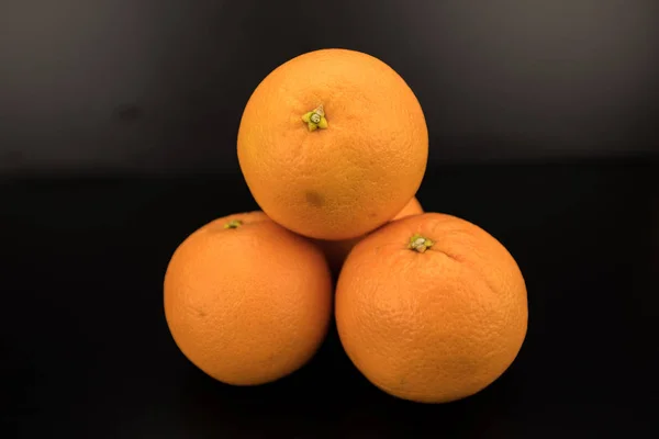 Куча морских апельсинов — стоковое фото