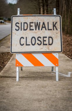 Kirli kaldırım kapalı işareti kopya alanı ile