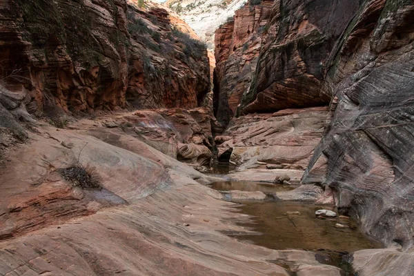 Aguas tranquilas en Echo Canyon — Foto de Stock