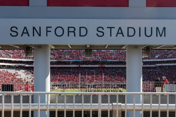サンフォード スタジアム サインを見下ろすフィールド — ストック写真