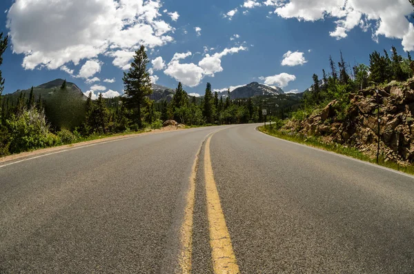 熊湖道路在落基山国家公园 — 图库照片