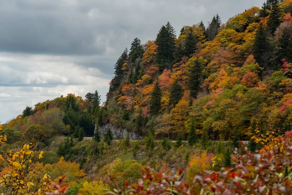 Kolory jesieni w kolei Parkway — Zdjęcie stockowe