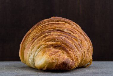 Düz kruvasan hamur işi dizide