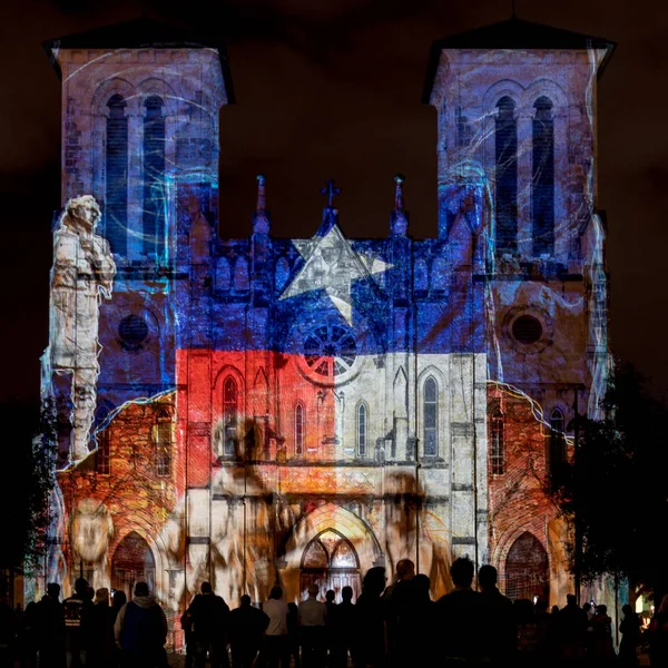 Catedral de San Fernando com luzes de bandeira do Texas — Fotografia de Stock