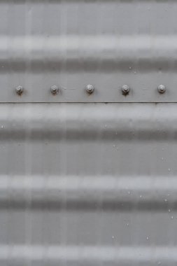 Oluklu Metal ve cıvata kapat