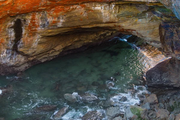 Waves Roll Into Devil's Punchbowl — Stock Photo, Image