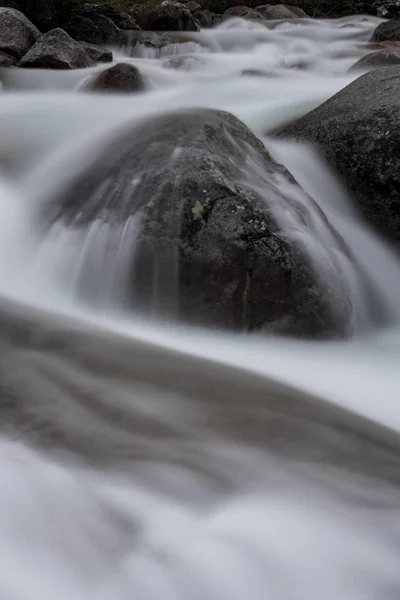 Lång exponering av snö smälta över Boulder — Stockfoto