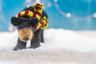 Sağa kopya alanı ile keçe ayı süsleme