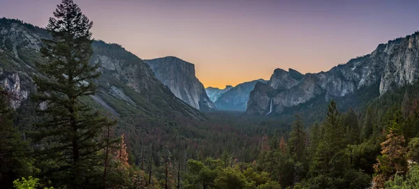 Dawn Breaks Over Tunnel View — Stock Photo, Image