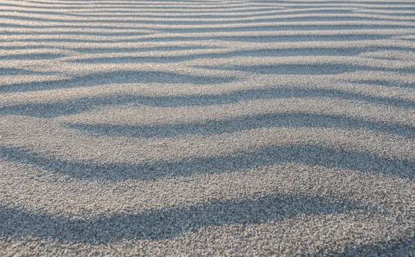 Niski kąt widzenia fale w piasku — Zdjęcie stockowe