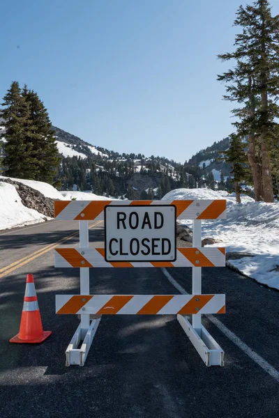 Road Closed Due to Late Season Snow Drifts — Stock Photo, Image