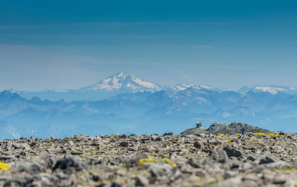 Brandtornet står på åsen i Mount Rainier — Stockfoto