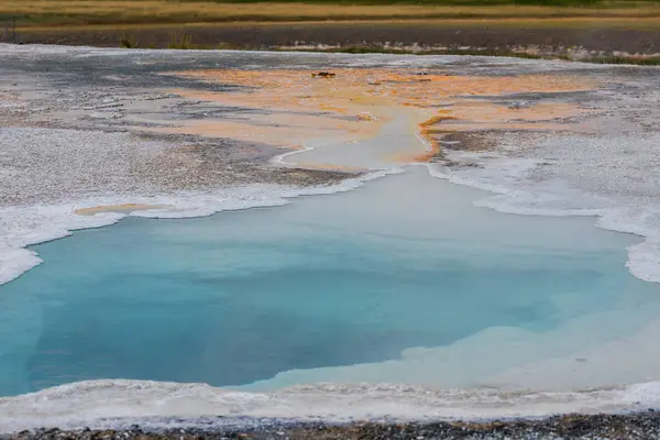 Hot Springs pool in Yellowstone — Stock Photo, Image