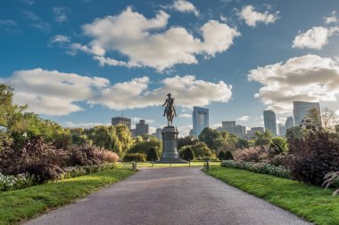 Boston genel Garde Washington heykeli geçit aşağı bakıyor