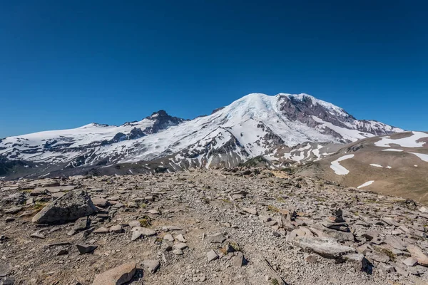 Rocky Top of Burroughs Montanha Olhando para Rainier — Fotografia de Stock