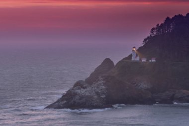 Kiriş ve Heceta, mor gökyüzü