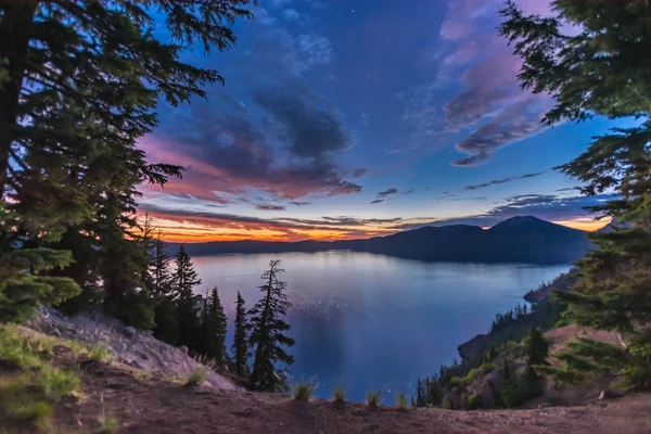 Orange Sunrise Over Crater Lake — Stock Photo, Image