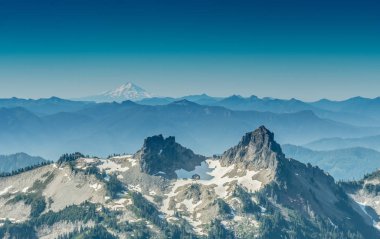 Cascades dağ sırtı kraterde