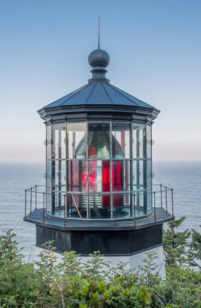 Cape meares Leuchtturm vom Weg oben — Stockfoto
