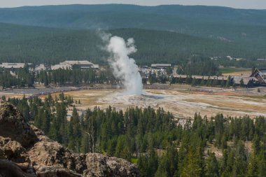 Eski sadık ve kalabalık bakan toplandı