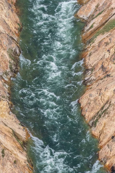 Ορμώντας νερό ποταμού Yellowstone — Φωτογραφία Αρχείου