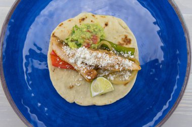 Birleştirilmiş Fajita aşağı bakıyor