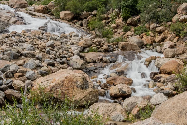 Su acele alüvyon Falls üzerinde — Stok fotoğraf