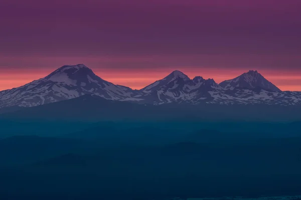 As três irmãs ao pôr-do-sol perto de Bend Oregon — Fotografia de Stock