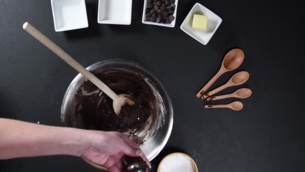 Rollen Chocolade Koekjes Bakken — Stockvideo