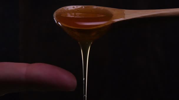 Sticking Finger Honey Flow — Stock Video