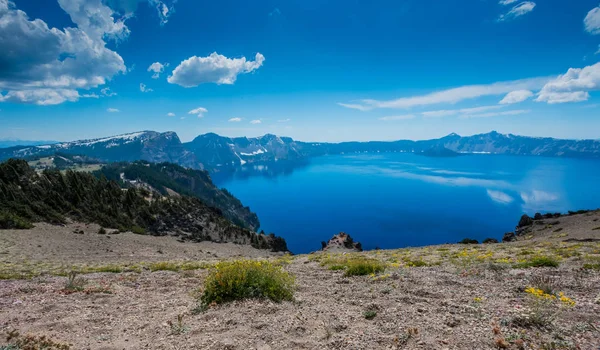 Krater Gölü'nden Cloudcap uyanık — Stok fotoğraf