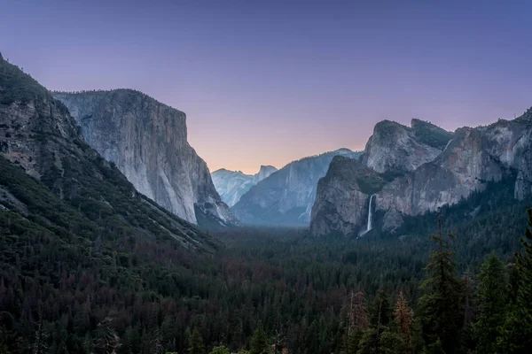 Late Dawn Over Yosemite Valley — Stock Photo, Image